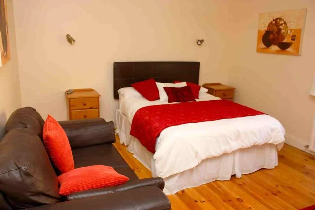 Pearse Road Rooms-1